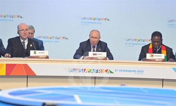 Poutine:   Le développement des échanges commerciaux avec l’Afrique exige de traiter en monnaies nationales